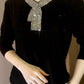 Winterliches Samt-Langarm-T-Shirt mit Strasssteinen, warm und modisch