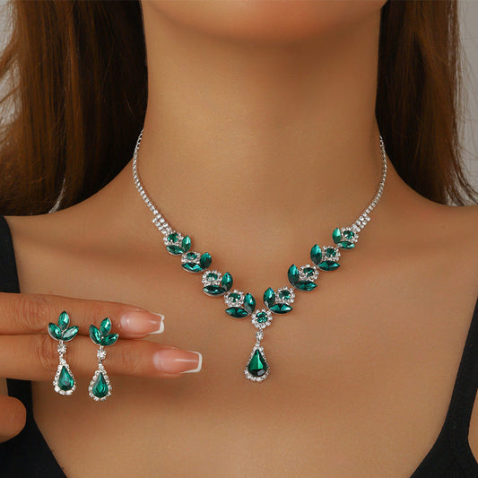 💎Elegantes Set aus Halskette und Ohrringen mit floralen Wassertropfen und 2 Teilen💕