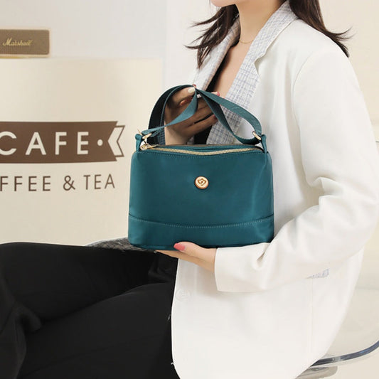 Minimalistische Nylon-Umhängetasche mit großem Fassungsvermögen