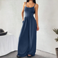 Jumpsuit mit Spaghettiträgern, weitem Bein und Taschen