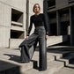 ⏰Asymmetrische Wickeljeans 👖 – trifft Culottes auf Hose. Hochgeschnitten für optisch längere Beine, weit & fließend, mit diagonalen Knöpfen. Im Handumdrehen zur Fashionista! ✨