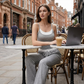 Wide-Leg-Sweatpants und Tanktop-Outfit