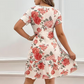 👗🌸 Elegantes, geblümtes Kleid mit betonter Taille und gerafftem Saum