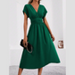 👗✨ Tailliertes V-Ausschnitt-Kleid – leicht und elegant