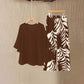 Elegantes, fließendes Oberteil und bedruckte Hose Set von Wemon