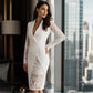 Neue Kollektion🔥Elegantes Spitzenkleid mit V-Ausschnitt – schmeichelhaft und feminin 🌸