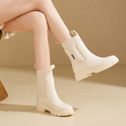 Wasserdichte, rutschfeste Stiefel mit dicker Sohle und mittlerem Schaft