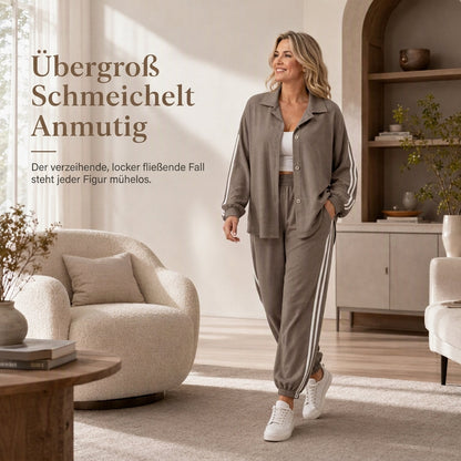 Zweiteiliges lässiges Lounge-Set für Damen mit oversizedem Hemd mit Knopfleiste und Jogginghose mit Seitenstreifen