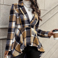 Karierter Damen-Peplum-Mantel mit High-Low-Saum