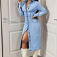 Knielanges Denim-Kleid mit langen Ärmeln und Knopfleiste