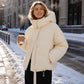 Dicke, kurze Winterjacke mit Kapuze für Damen