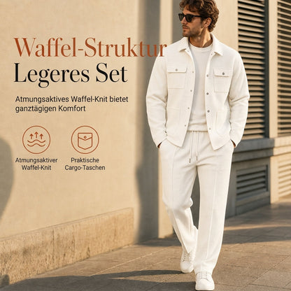 Zweiteiliges Set aus legerer Waffelstrickjacke und passender Hose für Herren
